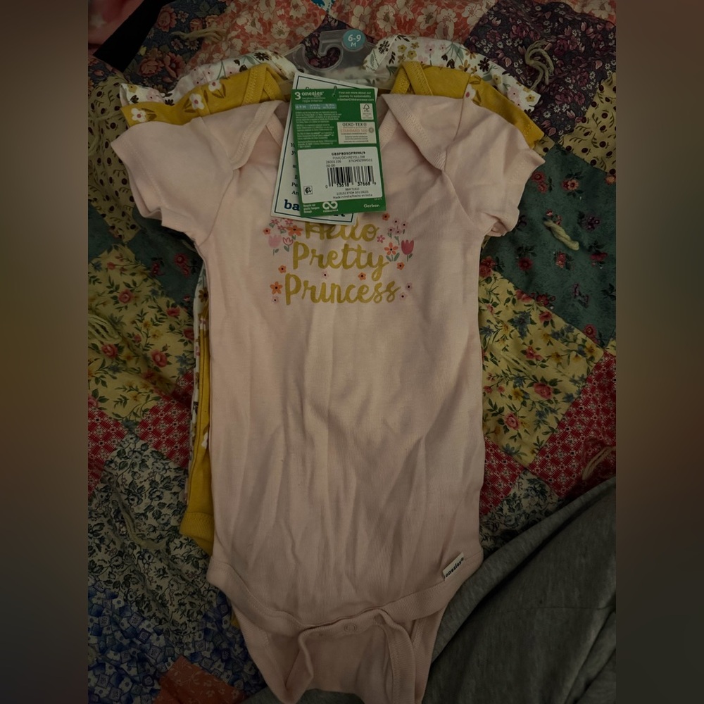 Gerber 3pk baby girl onesies 6-9 month